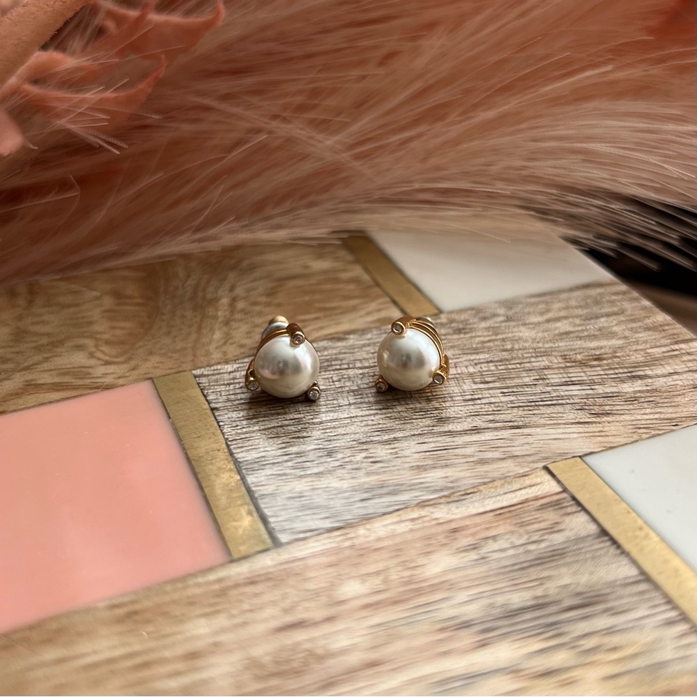 NWOT Kate Spade Rise & Shine Small White Pearl Stud Earrings